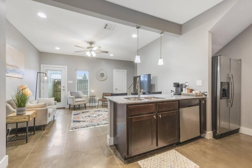לאפאייט Cozy 2 Bed Townhome Near The Hospital מראה חיצוני תמונה