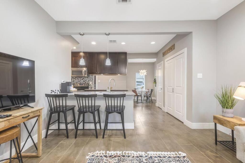 לאפאייט Cozy 2 Bed Townhome Near The Hospital מראה חיצוני תמונה