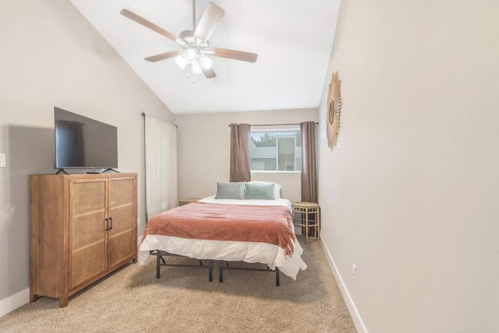 לאפאייט Cozy 2 Bed Townhome Near The Hospital מראה חיצוני תמונה